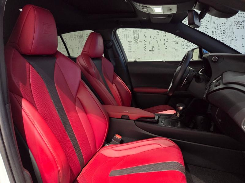 Photo 14 de l’annonce de LEXUS UX d’occasion à vendre à AUBIÈRE