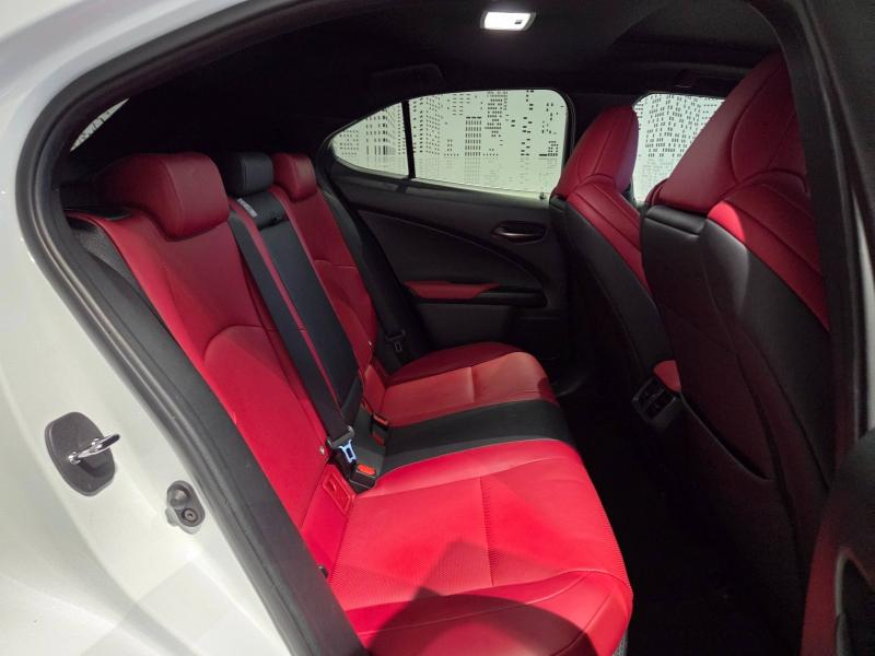 Photo 15 de l’annonce de LEXUS UX d’occasion à vendre à AUBIÈRE