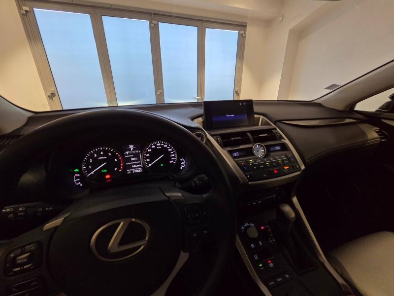 Photo 4 de l’annonce de LEXUS NX d’occasion à vendre à AUBIÈRE