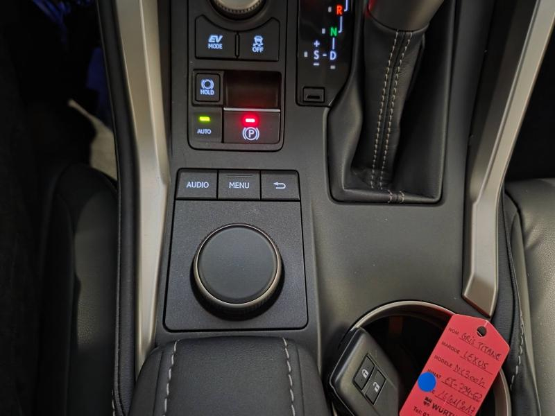 Photo 9 de l’annonce de LEXUS NX d’occasion à vendre à AUBIÈRE