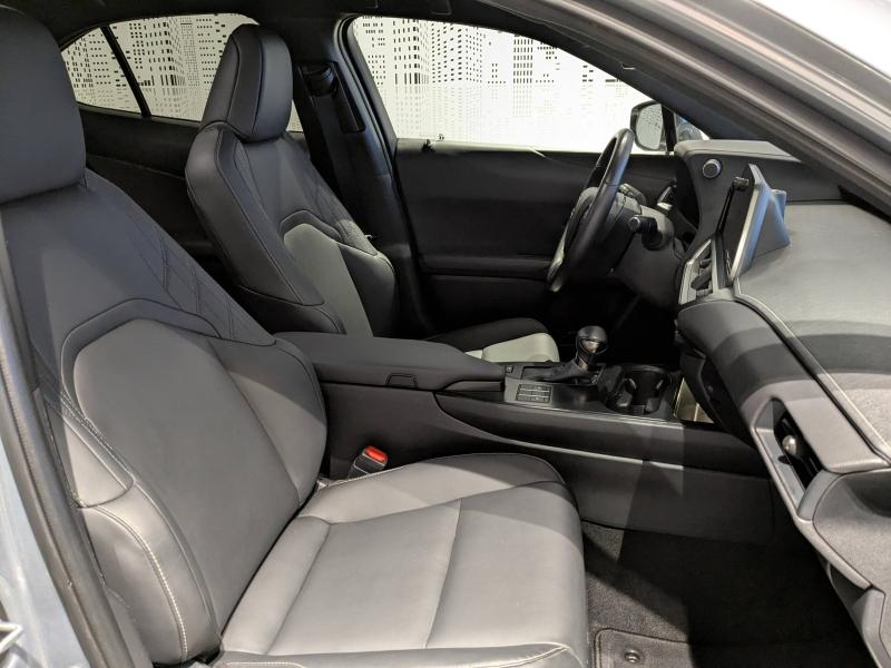 Photo 8 de l’annonce de LEXUS UX d’occasion à vendre à AUBIÈRE