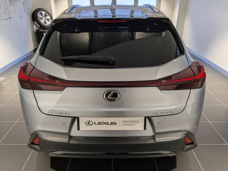 Photo 13 de l’annonce de LEXUS UX d’occasion à vendre à AUBIÈRE