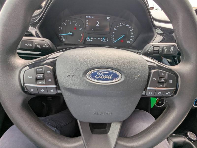 Photo 14 de l’annonce de FORD Fiesta d’occasion à vendre à FRÉJUS