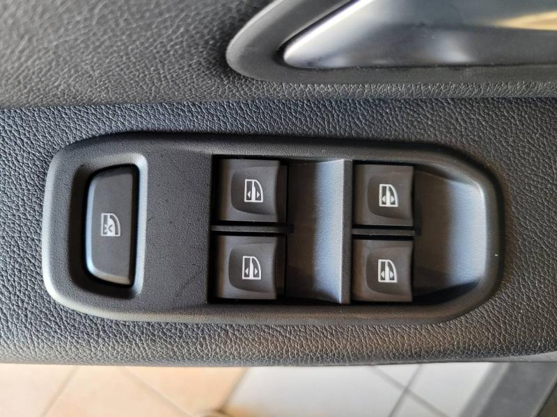 Photo 8 de l’annonce de DACIA Duster d’occasion à vendre à CHENNEVIÈRES-SUR-MARNE