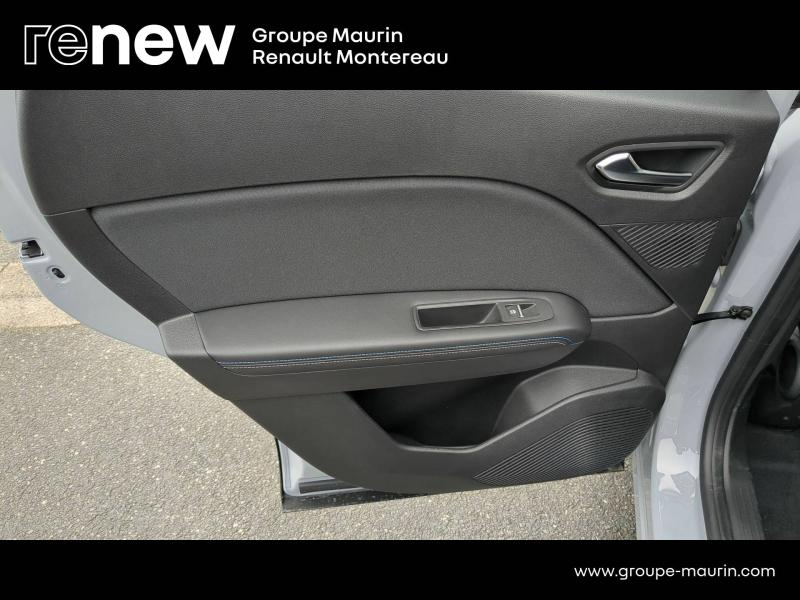 Photo 12 de l’annonce de RENAULT  d’occasion à vendre à VARENNES SUR SEINE