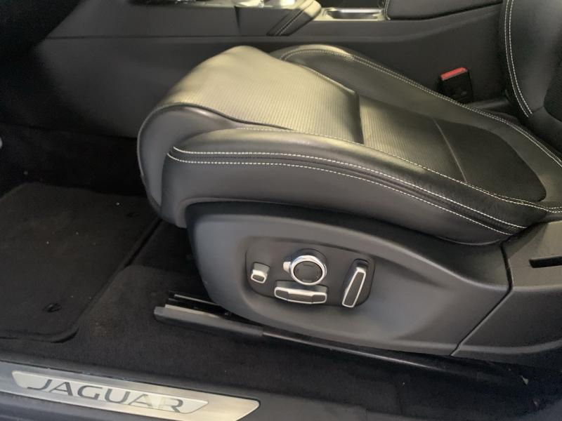 Photo 8 de l’annonce de JAGUAR E-Pace d’occasion à vendre à CHENNEVIÈRES-SUR-MARNE
