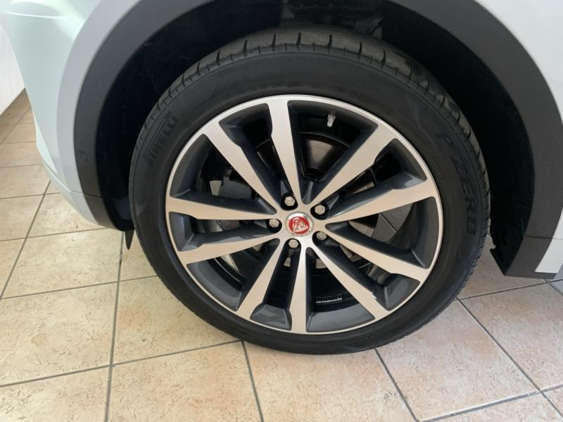 Photo 19 de l’annonce de JAGUAR E-Pace d’occasion à vendre à CHENNEVIÈRES-SUR-MARNE