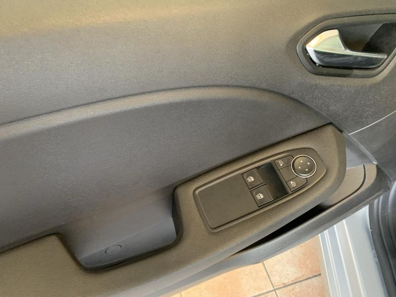 Photo 8 de l’annonce de RENAULT Clio d’occasion à vendre à CHENNEVIÈRES-SUR-MARNE