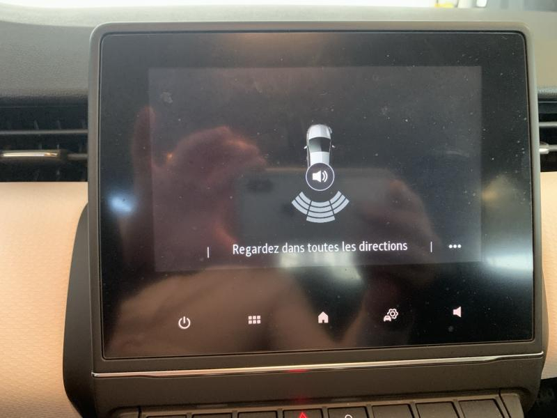 Photo 14 de l’annonce de RENAULT Clio d’occasion à vendre à CHENNEVIÈRES-SUR-MARNE