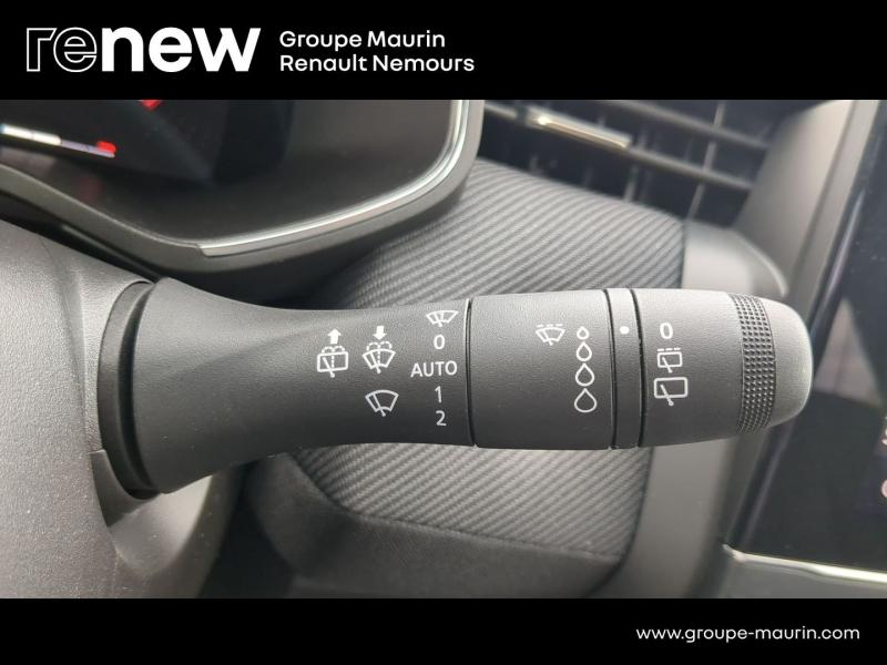 Photo 16 de l’annonce de RENAULT Clio d’occasion à vendre à SAINT PIERRE LES NEMOURS