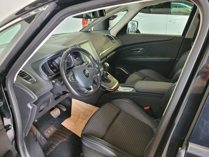 Photo 4 de l’annonce de RENAULT Scenic d’occasion à vendre à CHENNEVIÈRES-SUR-MARNE