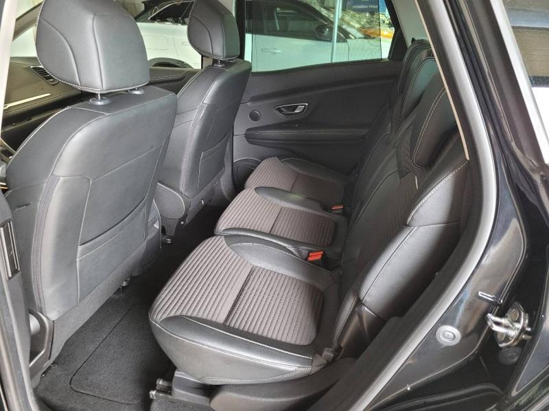 Photo 6 de l’annonce de RENAULT Scenic d’occasion à vendre à CHENNEVIÈRES-SUR-MARNE