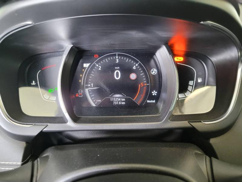 Photo 8 de l’annonce de RENAULT Scenic d’occasion à vendre à CHENNEVIÈRES-SUR-MARNE
