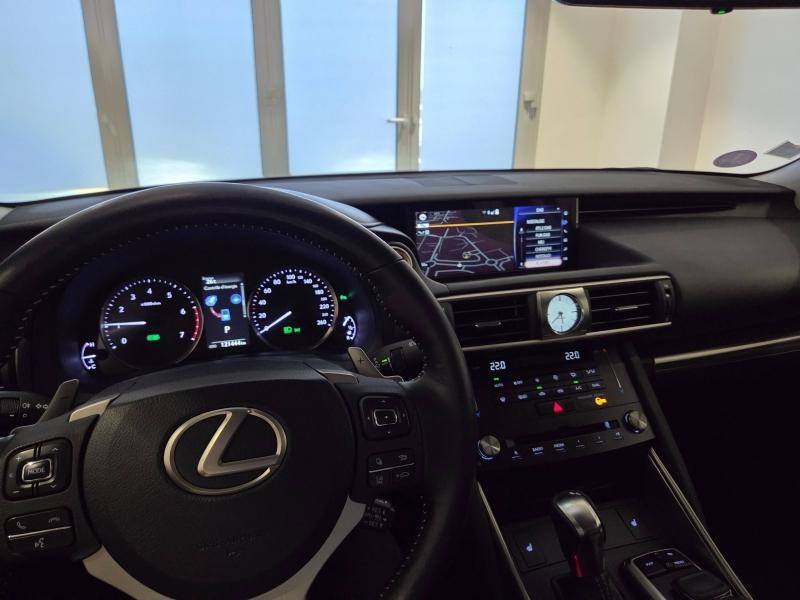 Photo 4 de l’annonce de LEXUS IS d’occasion à vendre à AUBIÈRE
