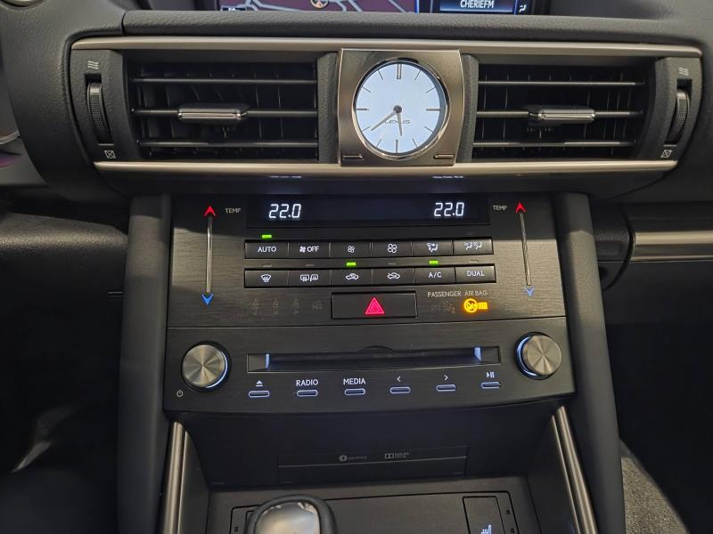 Photo 7 de l’annonce de LEXUS IS d’occasion à vendre à AUBIÈRE