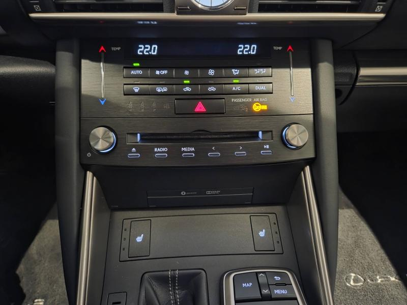 Photo 8 de l’annonce de LEXUS IS d’occasion à vendre à AUBIÈRE