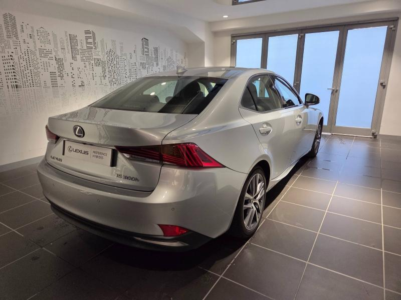 Photo 15 de l’annonce de LEXUS IS d’occasion à vendre à AUBIÈRE