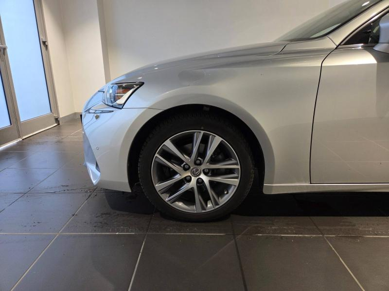 Photo 17 de l’annonce de LEXUS IS d’occasion à vendre à AUBIÈRE