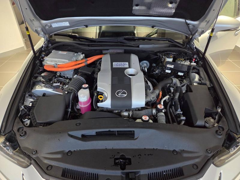 Photo 18 de l’annonce de LEXUS IS d’occasion à vendre à AUBIÈRE