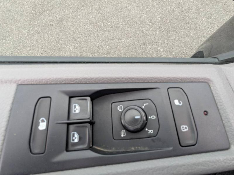 Photo 12 de l’annonce de VOLKSWAGEN Transporter Fg VUL d’occasion à vendre à FRÉJUS