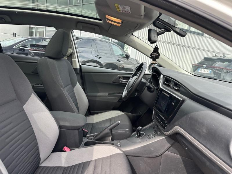 Photo 6 de l’annonce de TOYOTA Auris d’occasion à vendre à AUBIÈRE
