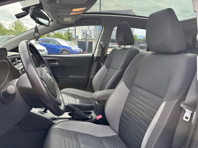 Photo 11 de l’annonce de TOYOTA Auris d’occasion à vendre à AUBIÈRE