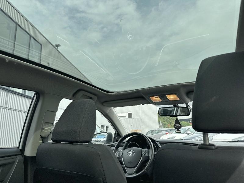 Photo 20 de l’annonce de TOYOTA Auris d’occasion à vendre à AUBIÈRE