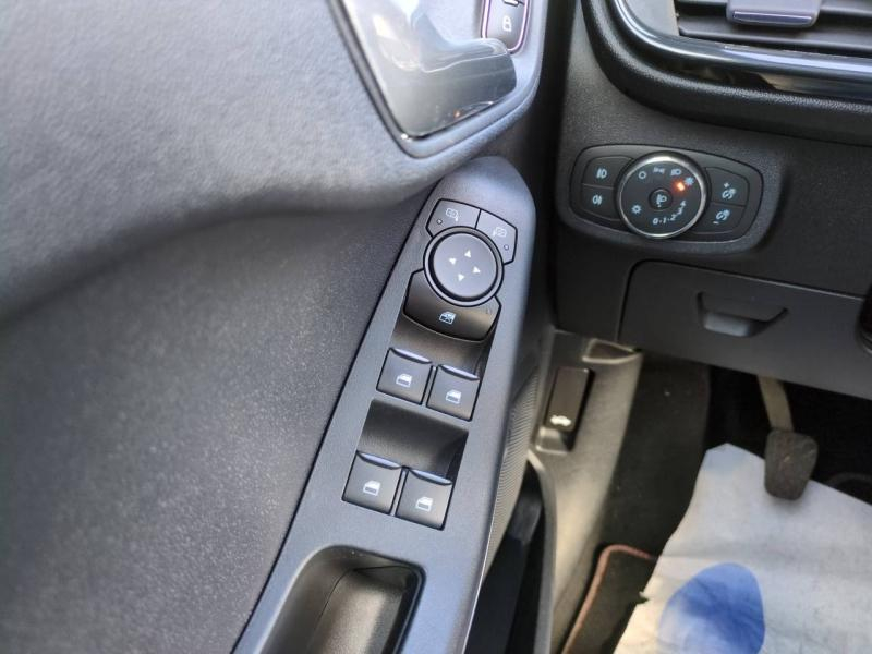 Photo 12 de l’annonce de FORD Fiesta d’occasion à vendre à NÎMES