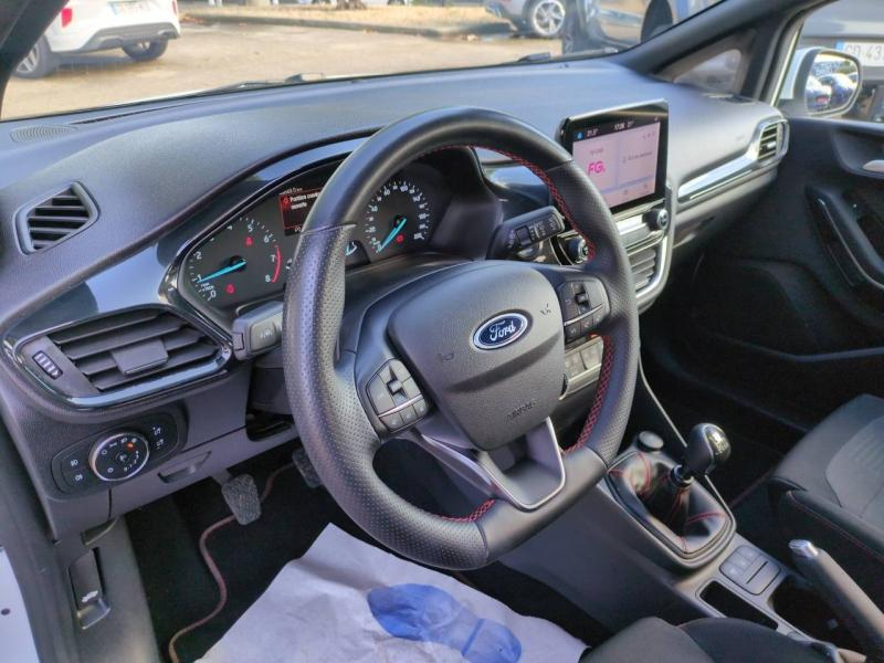 Photo 13 de l’annonce de FORD Fiesta d’occasion à vendre à NÎMES