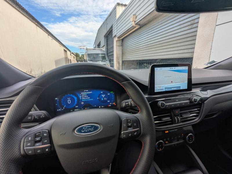 Photo 8 de l’annonce de FORD Kuga d’occasion à vendre à MARTIGUES