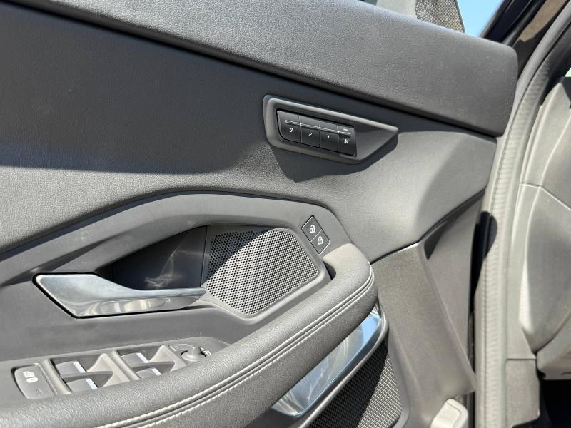 Photo 20 de l’annonce de JAGUAR E-Pace d’occasion à vendre à MARSEILLE