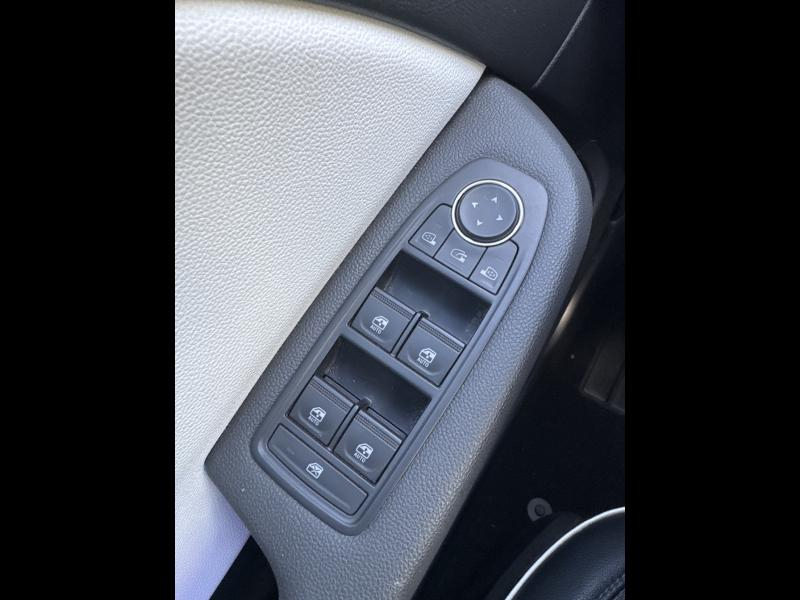 Photo 15 de l’annonce de RENAULT Clio d’occasion à vendre à TOULON