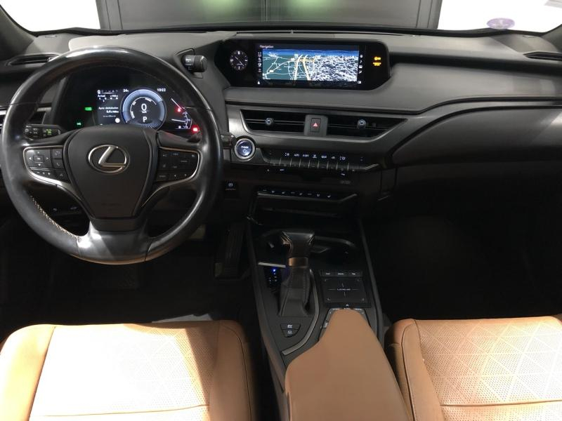 Photo 9 de l’annonce de LEXUS UX d’occasion à vendre à LATTES