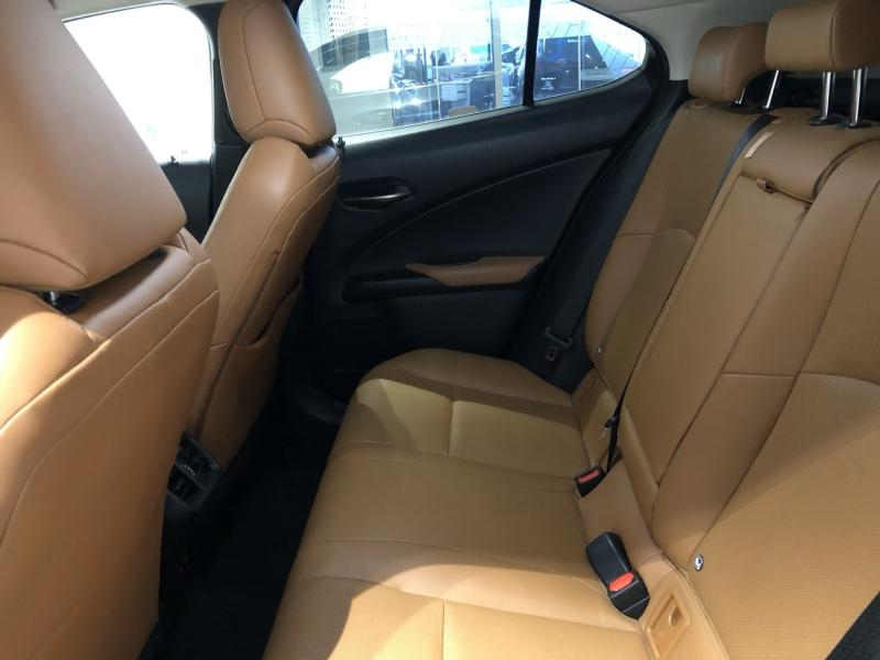 Photo 10 de l’annonce de LEXUS UX d’occasion à vendre à LATTES