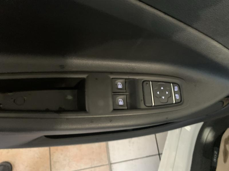 Photo 8 de l’annonce de RENAULT Zoe d’occasion à vendre à CHENNEVIÈRES-SUR-MARNE