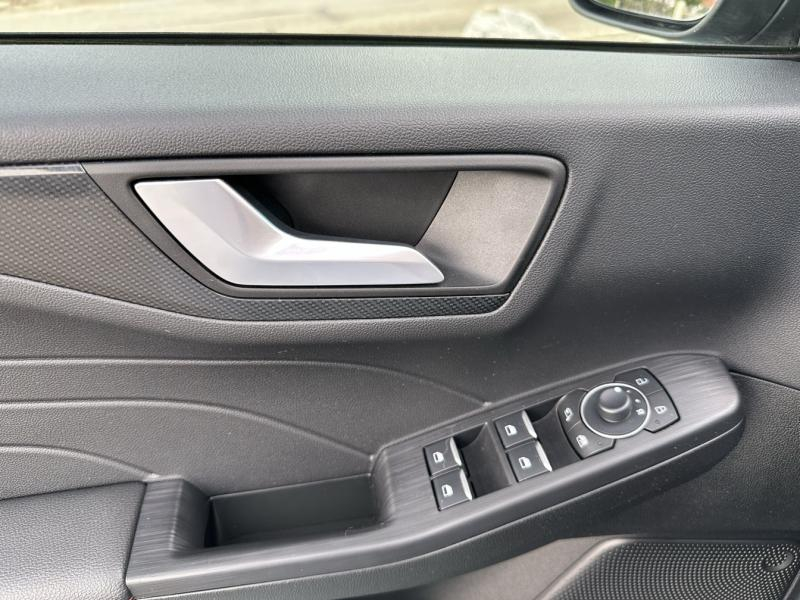 Photo 14 de l’annonce de FORD Kuga d’occasion à vendre à ORANGE