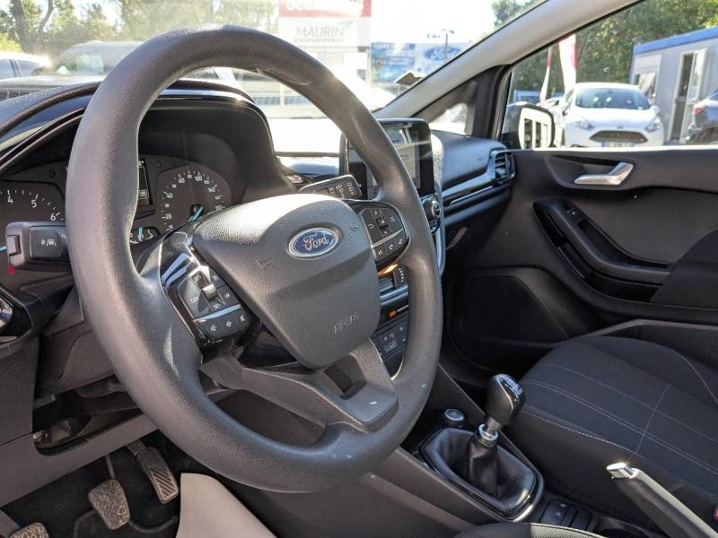 Photo 10 de l’annonce de FORD Fiesta d’occasion à vendre à AIX-EN-PROVENCE