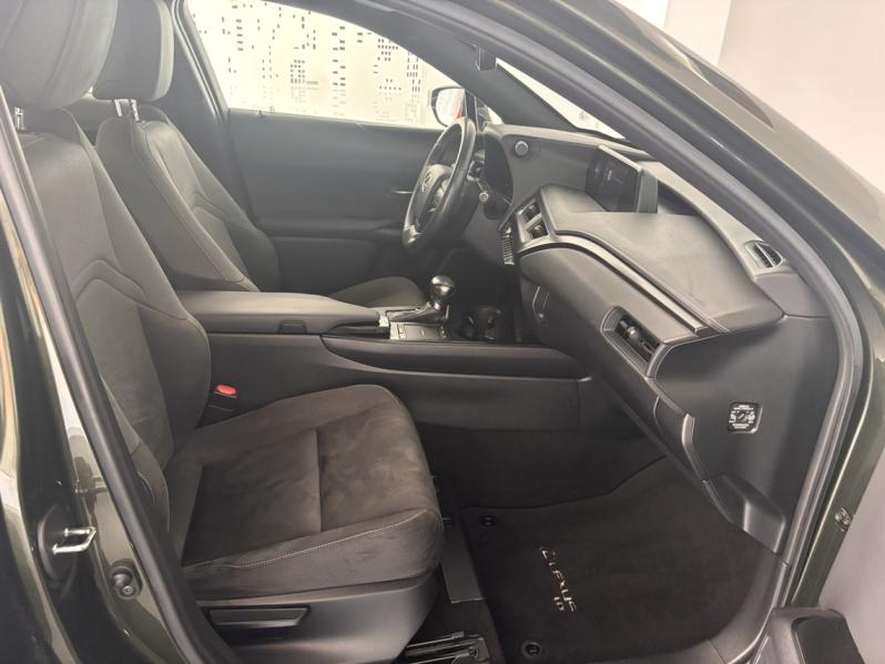 Photo 20 de l’annonce de LEXUS UX d’occasion à vendre à MONTFAVET