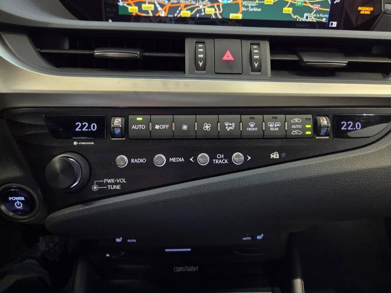 Photo 8 de l’annonce de LEXUS ES d’occasion à vendre à AUBIÈRE