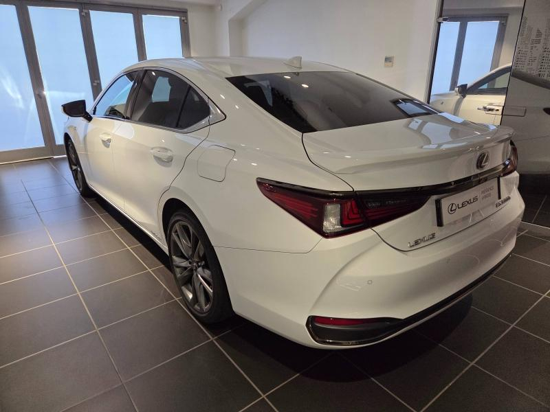 Photo 14 de l’annonce de LEXUS ES d’occasion à vendre à AUBIÈRE
