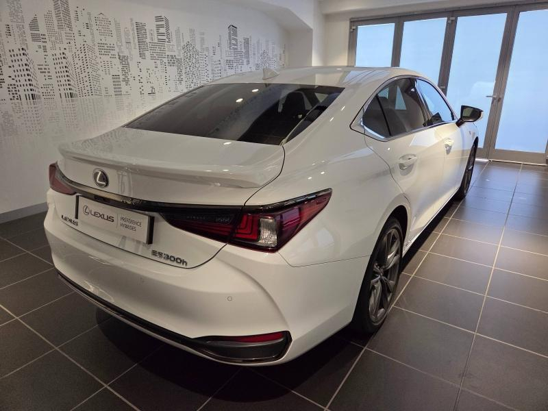 Photo 16 de l’annonce de LEXUS ES d’occasion à vendre à AUBIÈRE