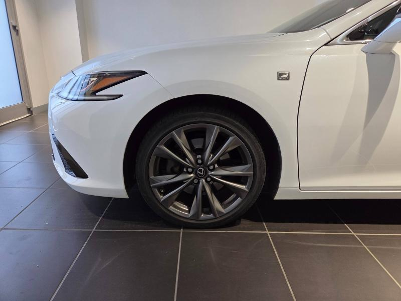 Photo 17 de l’annonce de LEXUS ES d’occasion à vendre à AUBIÈRE