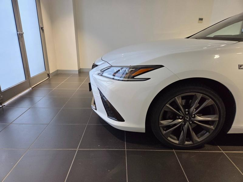 Photo 18 de l’annonce de LEXUS ES d’occasion à vendre à AUBIÈRE
