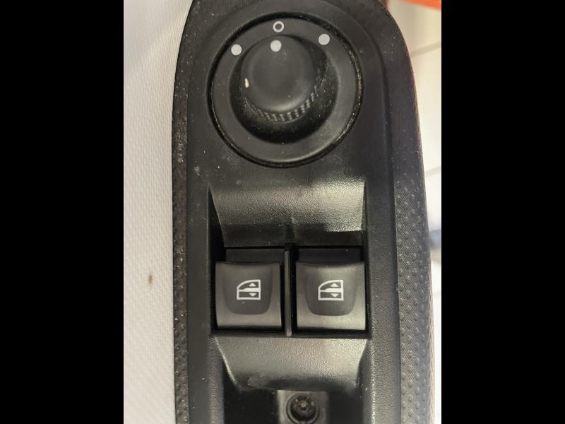 Photo 16 de l’annonce de RENAULT Twingo d’occasion à vendre à CHENNEVIÈRES-SUR-MARNE