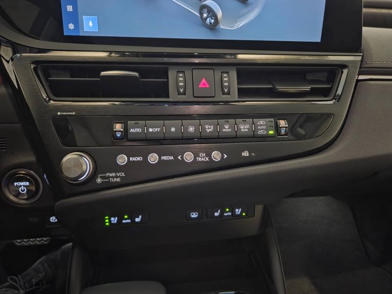 Photo 9 de l’annonce de LEXUS ES d’occasion à vendre à AUBIÈRE