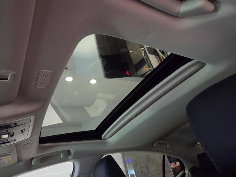 Photo 12 de l’annonce de LEXUS ES d’occasion à vendre à AUBIÈRE