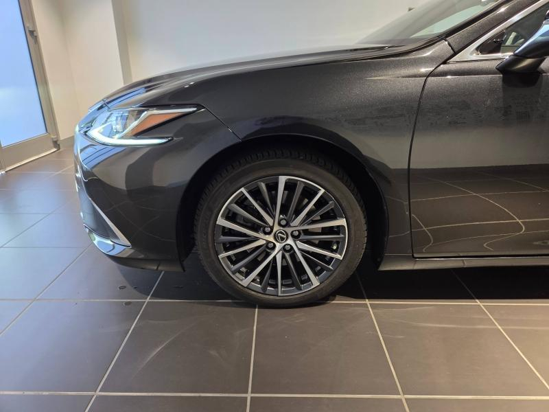 Photo 20 de l’annonce de LEXUS ES d’occasion à vendre à AUBIÈRE