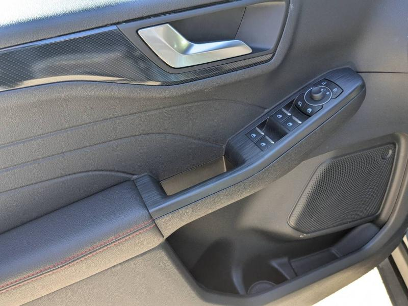 group.seo.links.detann.title Photo 12 de l’annonce de FORD Kuga d’occasion à vendre à AIX-EN-PROVENCE