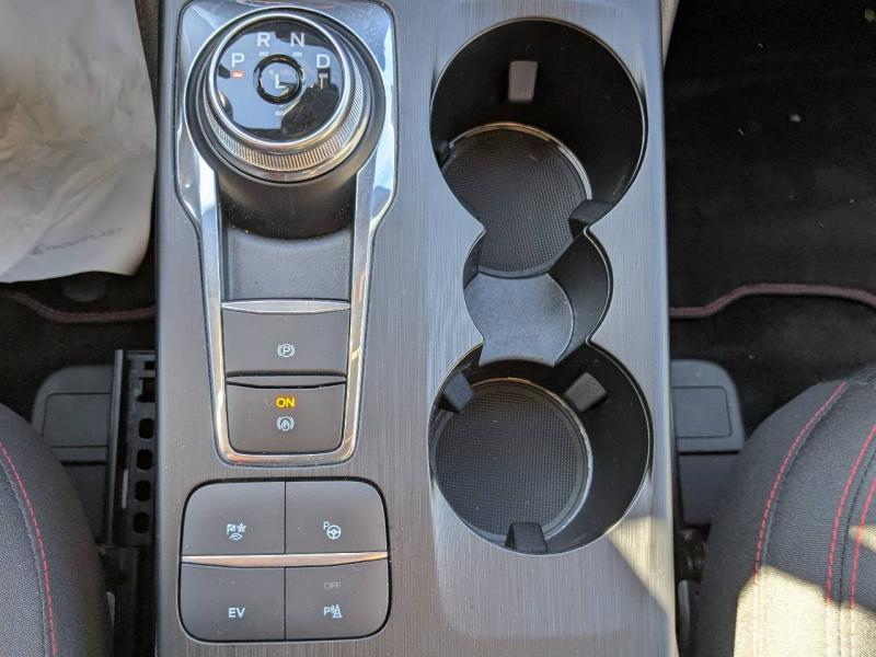 group.seo.links.detann.title Photo 18 de l’annonce de FORD Kuga d’occasion à vendre à AIX-EN-PROVENCE