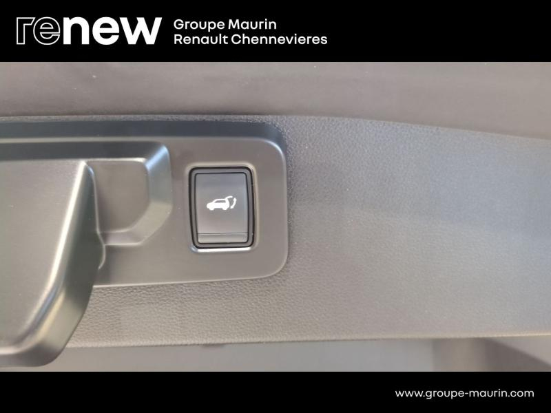 Photo 10 de l’annonce de RENAULT  d’occasion à vendre à CHENNEVIÈRES-SUR-MARNE